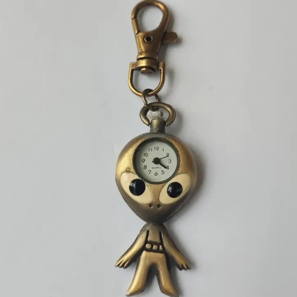 New alien clock watch - Picture 3 of 3